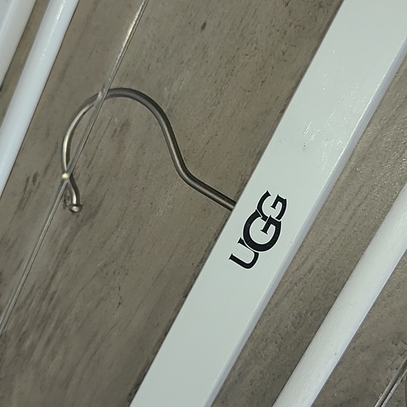 3 UGG Blanket Hangers - Picture 2 of 5